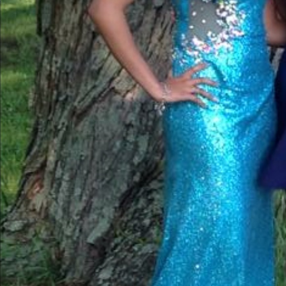 Gorgeous Clarisse Sequin Gown size 1-2 - Picture 5 of 7